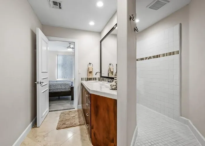 Serenity Peaks- Gorgeous Pet Friendly In With Pool, Spa, And Bikes Holiday home *